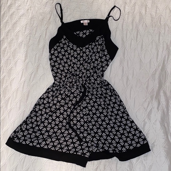 Black and white patterned romper - Picture 1 of 3